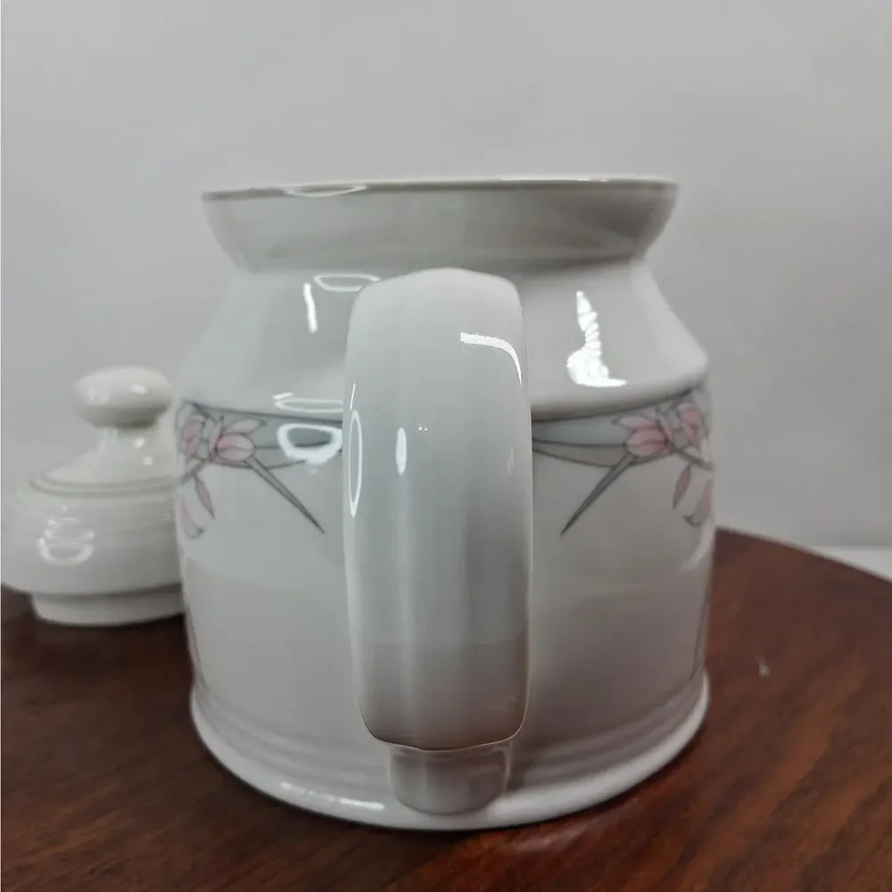 Royal Doulton Mayfair Lambethware Fresh Flowers LS1052 Teapot with Lid 1983‎
